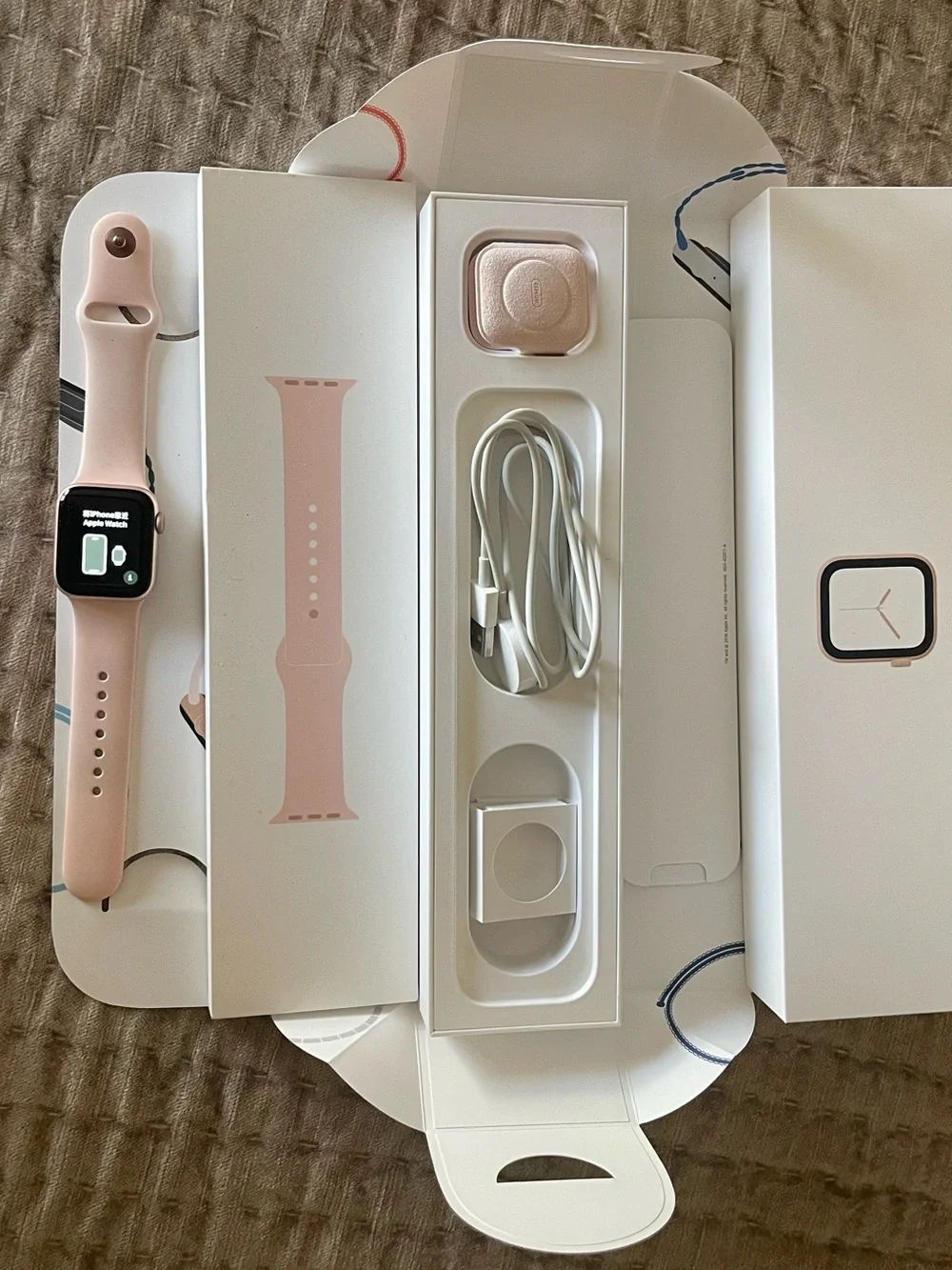 Apple Watch Series 4 in Pink 40mm (GPS + CEL)